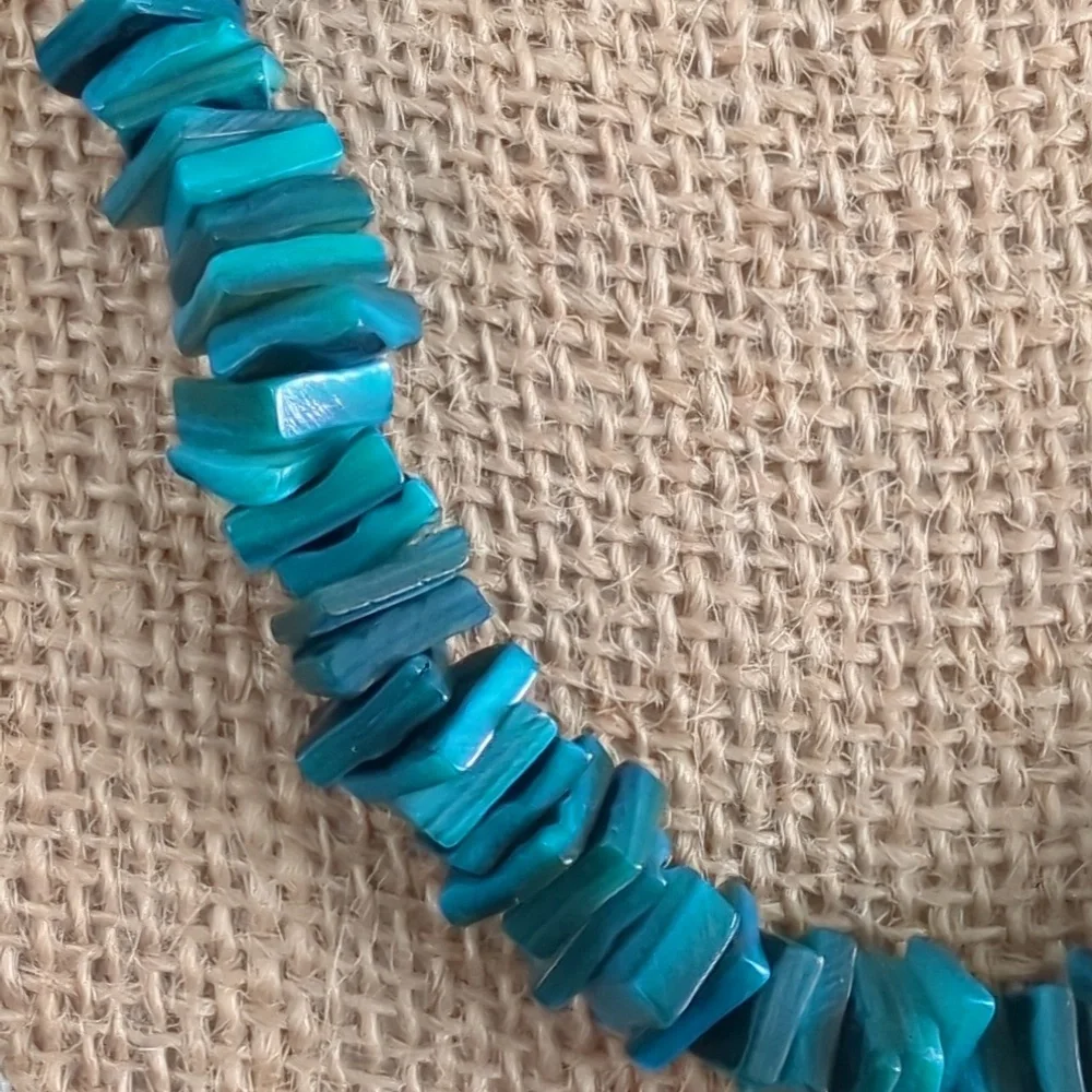 Vintage glass turquoise beaded necklace - Picture 2 of 6